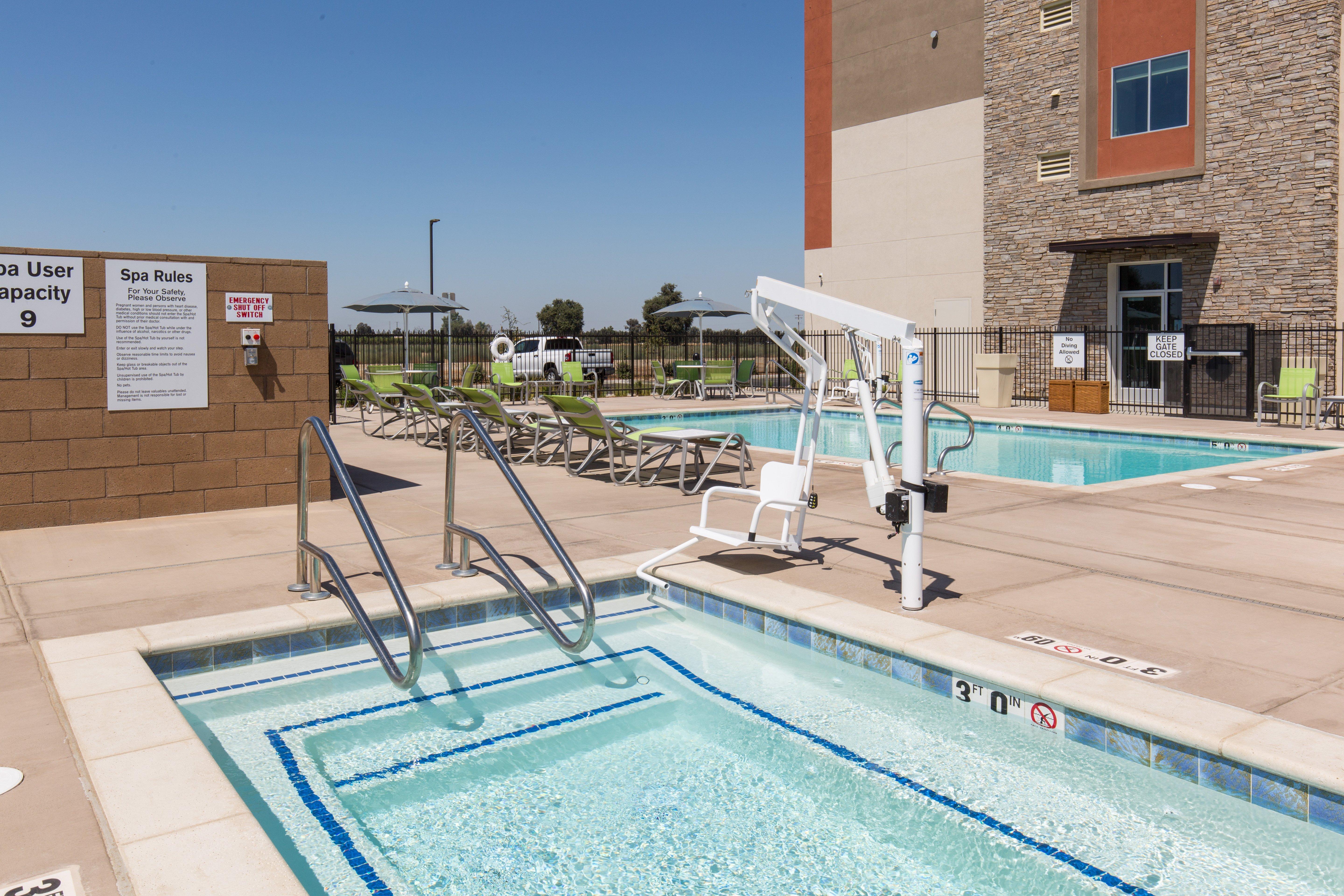 Holiday Inn Express Visalia-Sequoia Gateway Area By Ihg Exterior foto