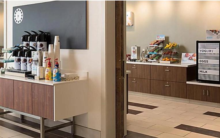 Holiday Inn Express Visalia-Sequoia Gateway Area By Ihg Exterior foto
